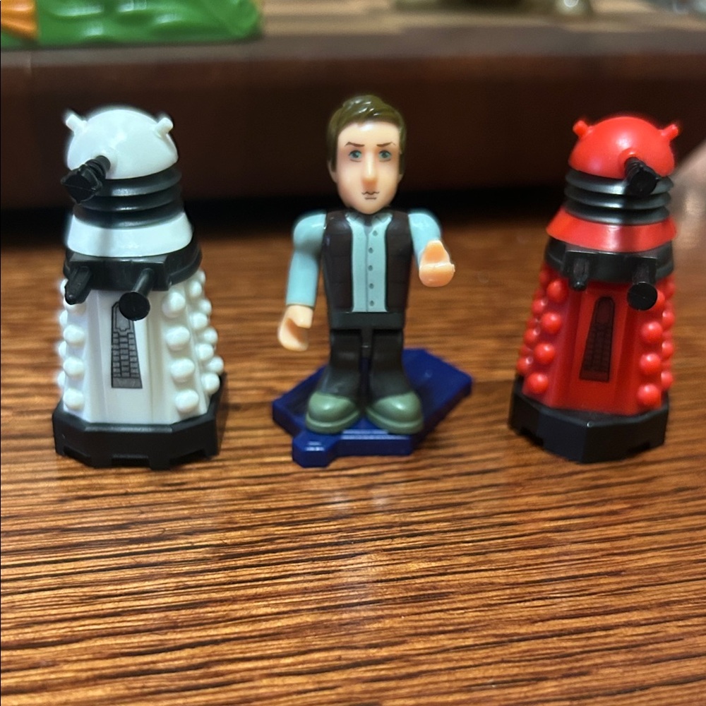 ✔️$5 buy one get one Doctor Who Character Building Micro-Figures 2011